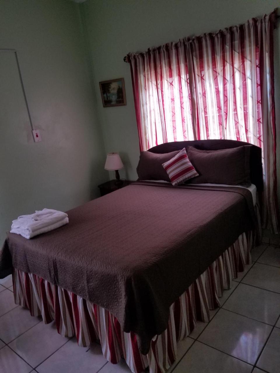 Tropical Court Hotel Montego Bay Exterior foto